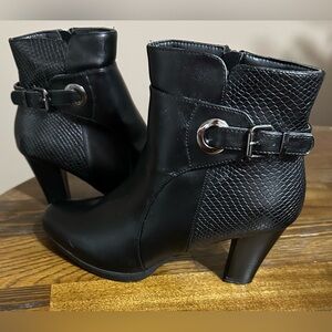 Mysoft Elegant Ankle Boots size 9
Extremely great condition. smoke free home